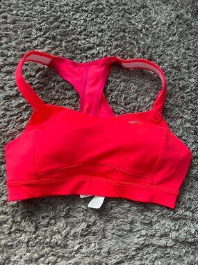 NWOT Brooks sports bra 30D